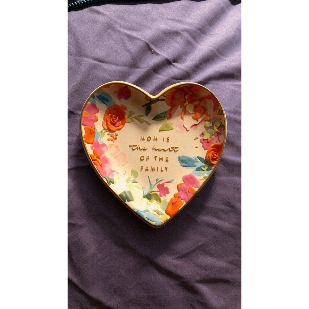 Ceramic Heart Shaped Mom Is the heart of the Family Trinket Plate Collectible ￼